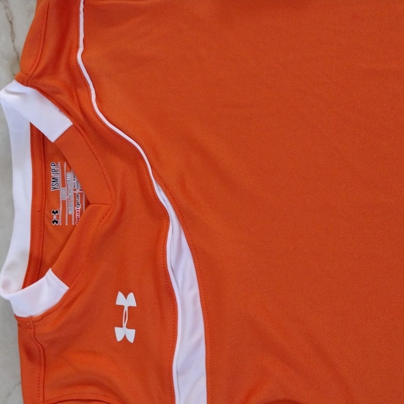 Under Armour T-shirt. - Picture 4 of 9